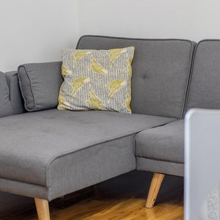 1 Bed Apartment Central Hamilton Free Wifi With Great Transport Links To Glasgow Bagian luar foto