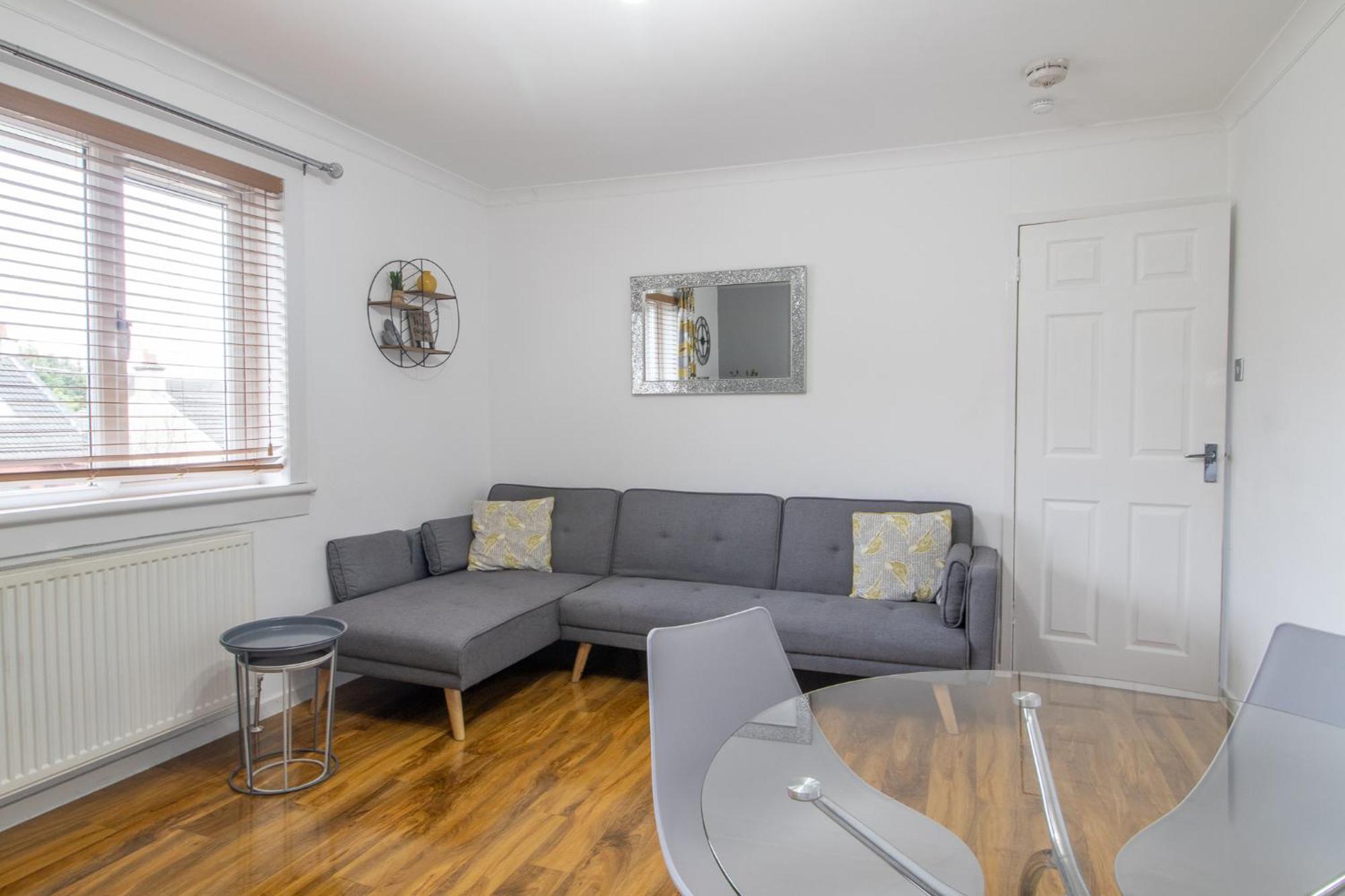1 Bed Apartment Central Hamilton Free Wifi With Great Transport Links To Glasgow Bagian luar foto
