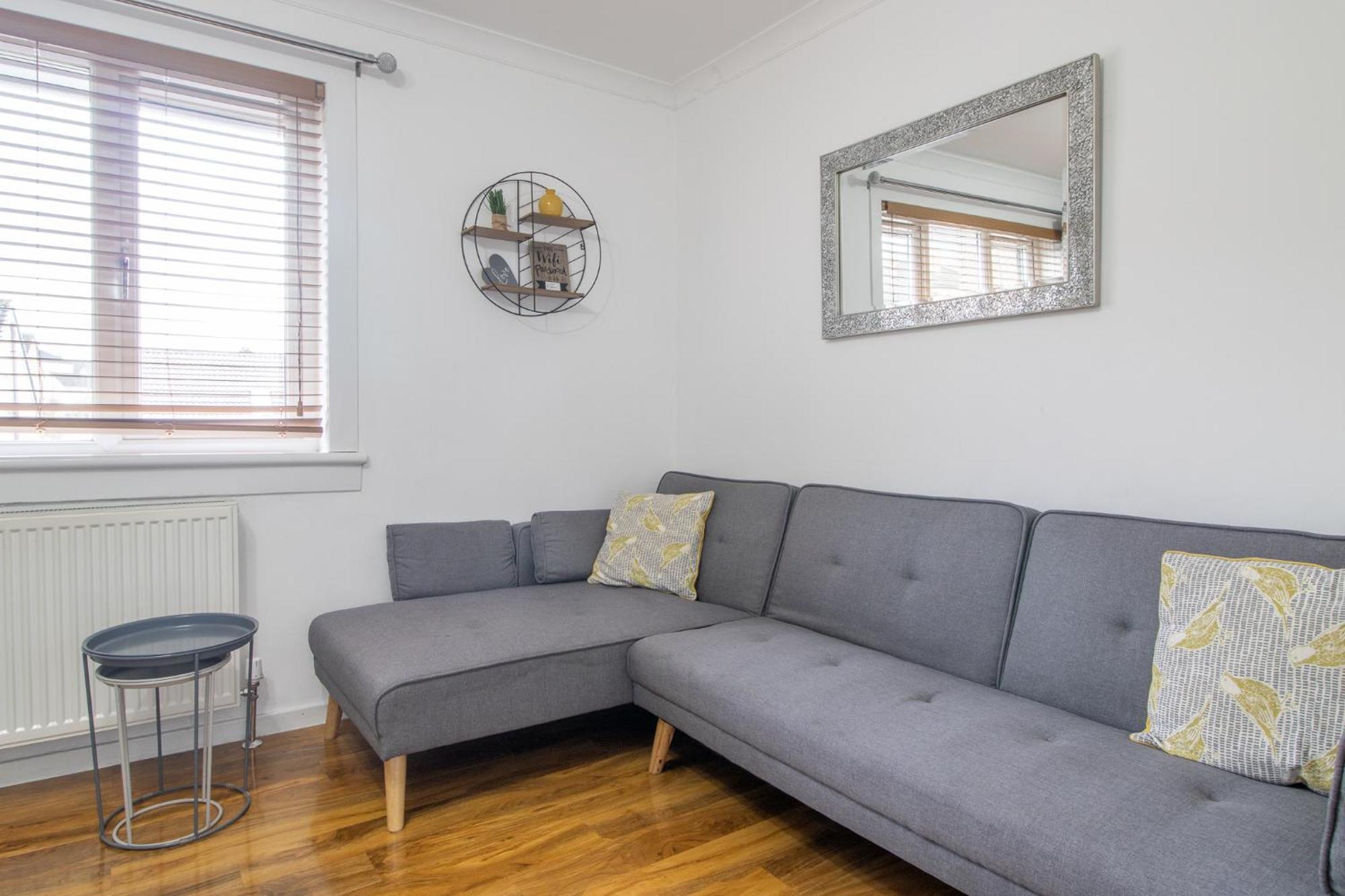 1 Bed Apartment Central Hamilton Free Wifi With Great Transport Links To Glasgow Bagian luar foto